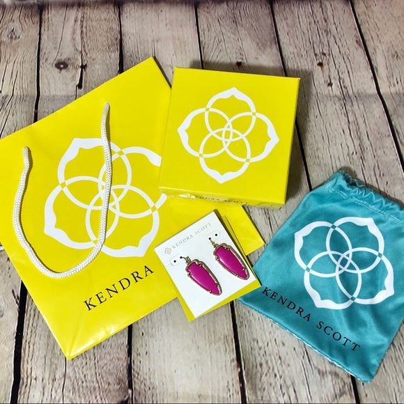 Kendra Scott Jewelry - NWT Kendra Scott Pink Skylar Arrowhead Earrings